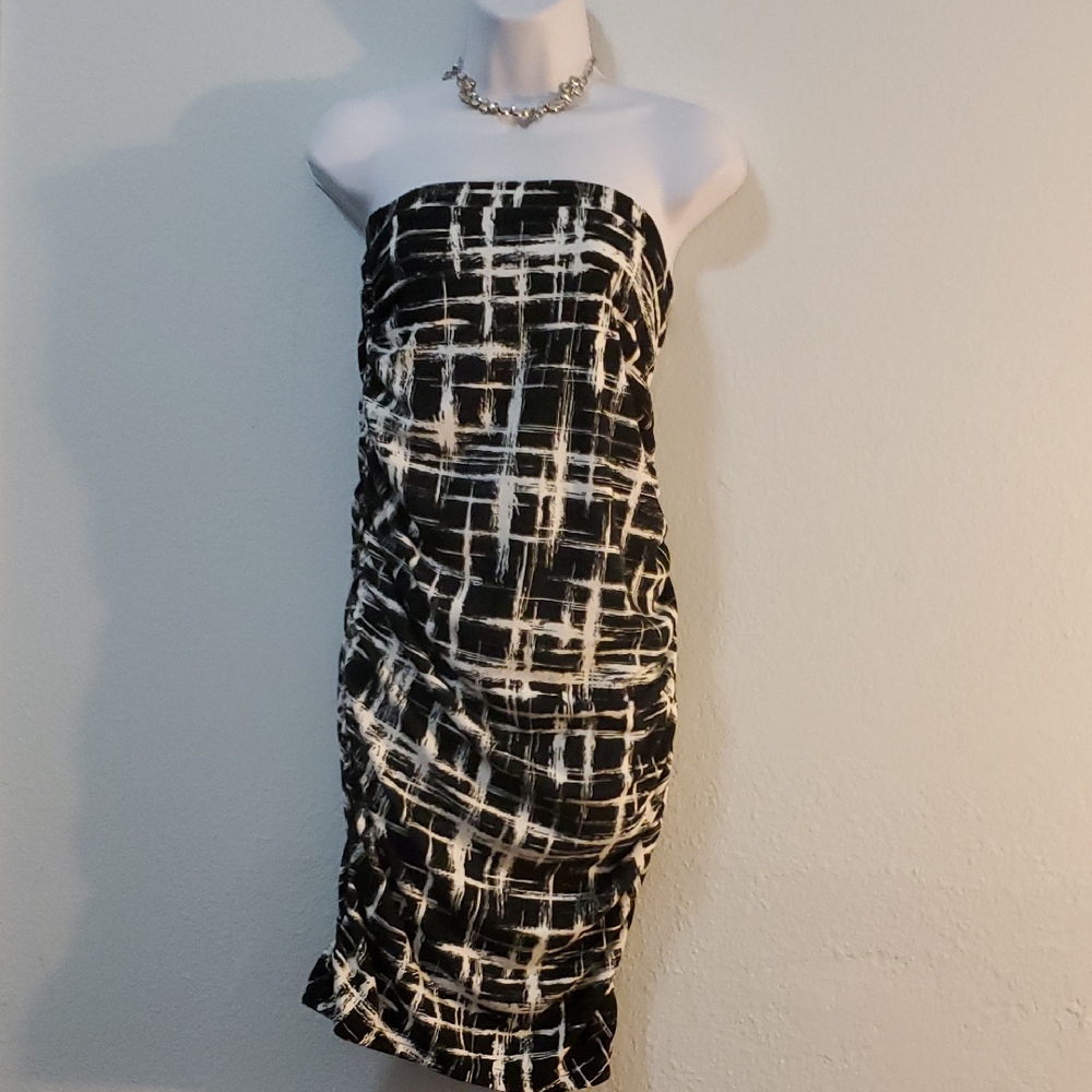 Elegant Black and White Strapless Dress